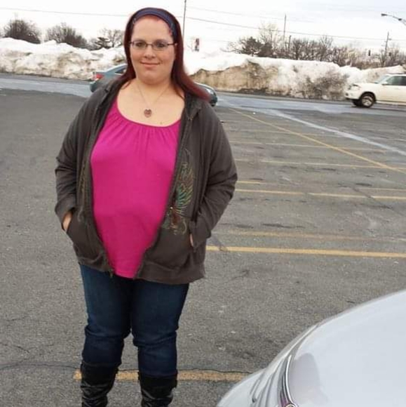 Meet your Posher, Christina - Picture 2 of 4